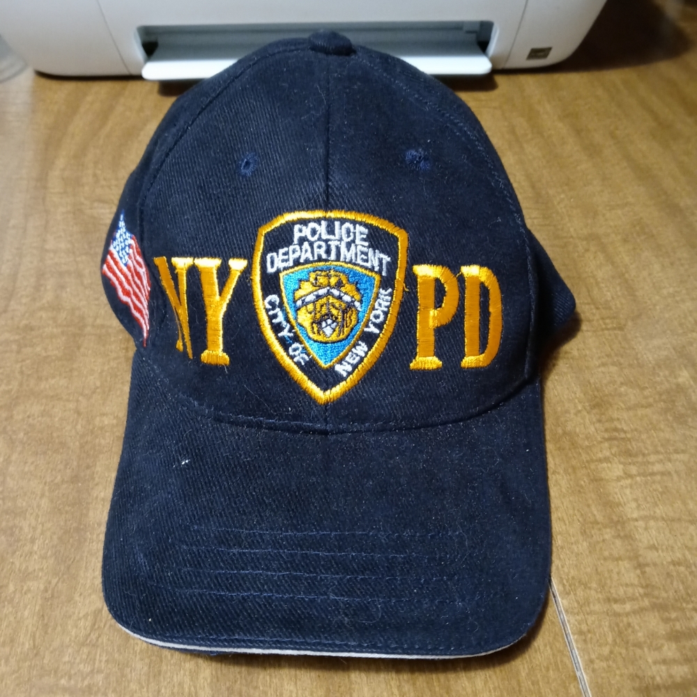 Nice hat but do not buy this hat this hat has been sold but it won't let me dele